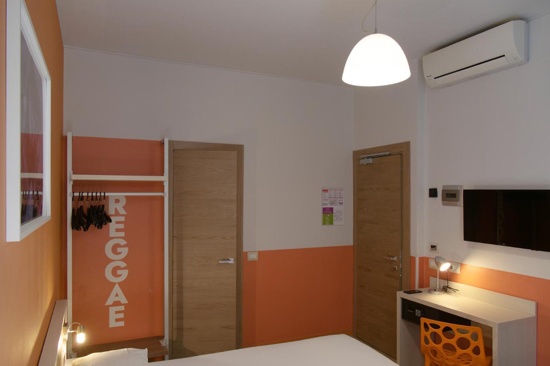 Nologo Hotel